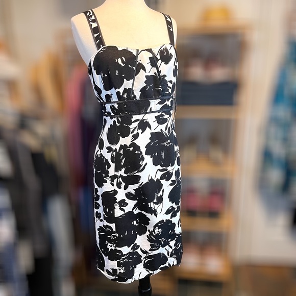 TAHARI ~ ARTHUR S. LEVINE ~ Black and White Floral Print Dress ~ Size 10 - Picture 1 of 4